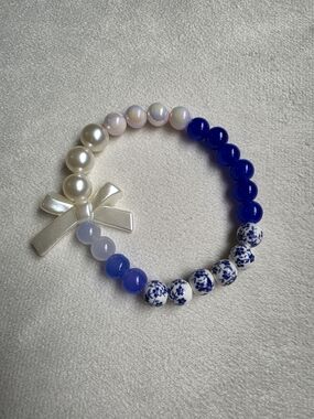 Blue & White Beaded Bow Bracelet